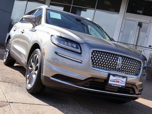 Used 2023 Lincoln Nautilus Reserve w/ Equipment Group 201A image 7