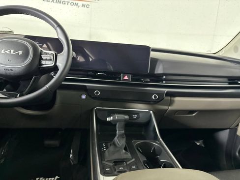 Used 2026 Kia Carnival FWD image 22