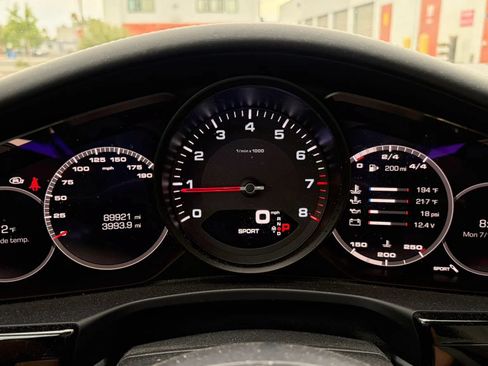 Used 2018 Porsche Panamera w/ Premium Package RWD image 9