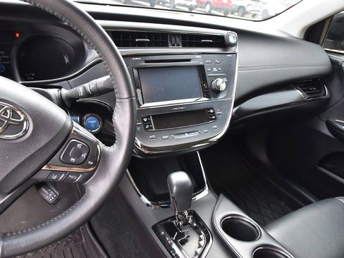 Used 2018 Toyota Avalon XLE Premium image 9