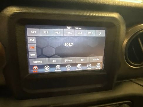 Used 2021 Jeep Gladiator Sport AWD/4WD image 9