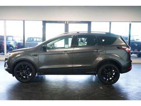 Used 2017 Ford Escape SE w/ Equipment Group 201A image 4