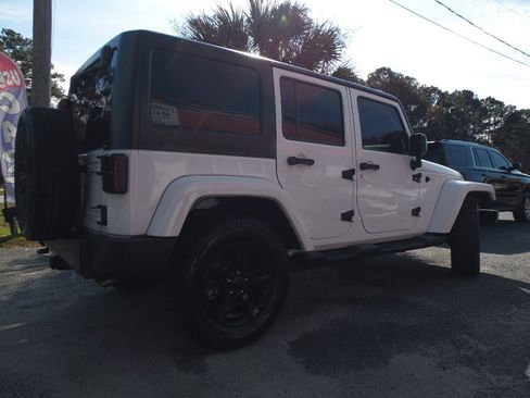 Used 2015 Jeep Wrangler Unlimited Sahara w/ Connectivity Group AWD/4WD image 5