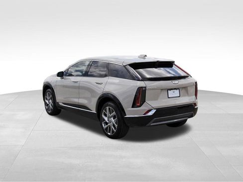 New 2027 Cadillac Optiq Luxury w/ LPO, Floor Liner Package AWD/4WD image 3