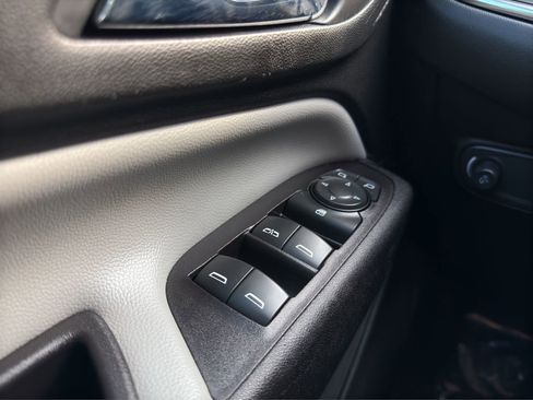 Used 2021 Chevrolet Equinox LS image 11