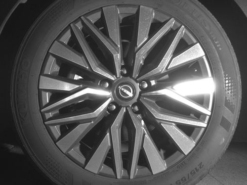 Used 2025 Nissan Altima 2.5 SV FWD image 12