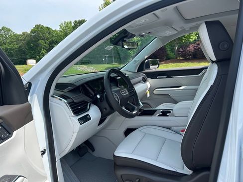 New 2026 GMC Acadia Denali w/ Super Cruise Package FWD image 36