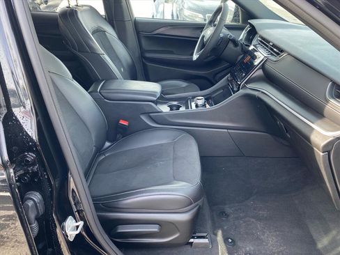 Used 2024 Jeep Grand Cherokee Altitude image 26