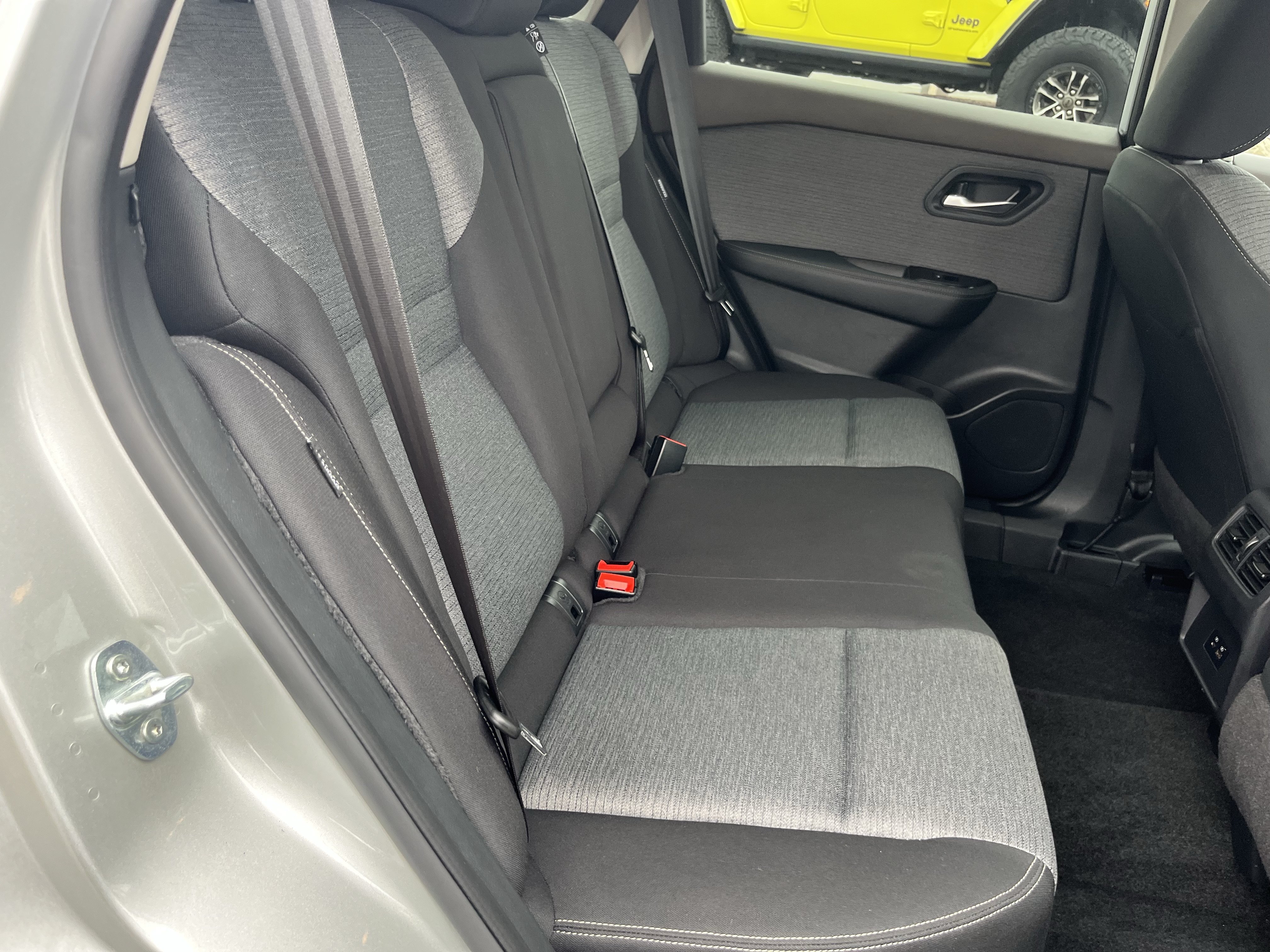 Used 2023 Nissan Rogue SV AWD/4WD image 4