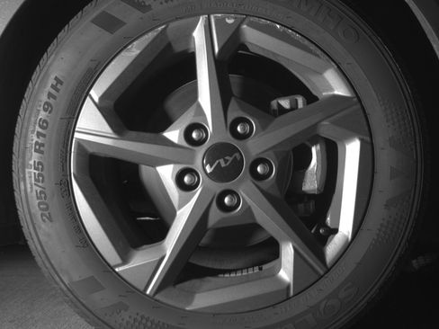 Used 2025 Kia K4 LXS image 13