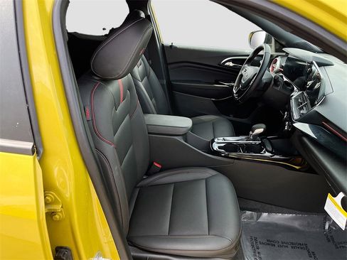 Used 2025 Chevrolet Trax RS w/ Driver Confidence Package image 27