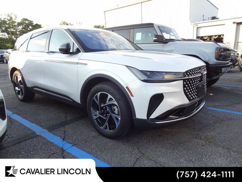 Used 2026 Lincoln Nautilus Premier w/ Equipment Group 102A AWD/4WD image 2