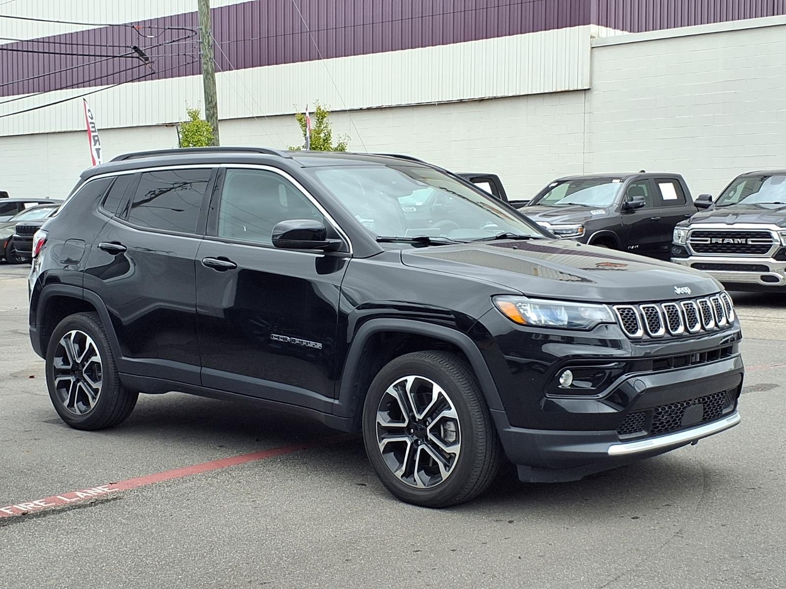 Used 2023 Jeep Compass Limited AWD/4WD image 1