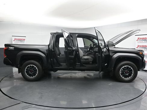 Used 2024 Toyota Tacoma TRD Off-Road AWD/4WD image 41