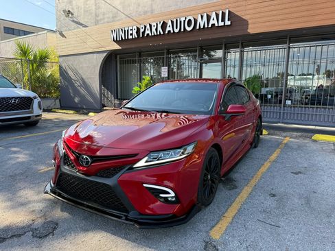 Used 2019 Toyota Camry SE FWD image 1
