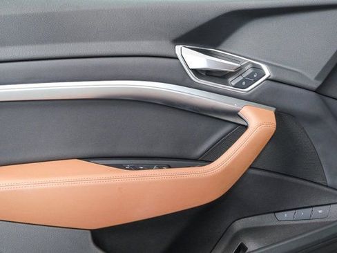 Certified 2022 Audi e-tron Premium image 6