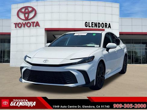 Certified 2025 Toyota Camry SE FWD image 4