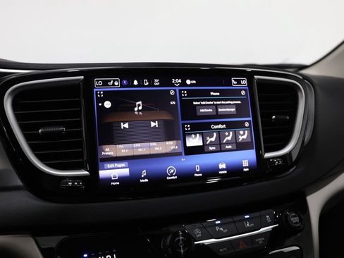 Used 2024 Chrysler Pacifica Touring-L FWD image 24