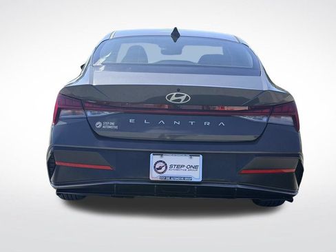 Used 2024 Hyundai Elantra SEL w/ Convenience Package FWD image 6