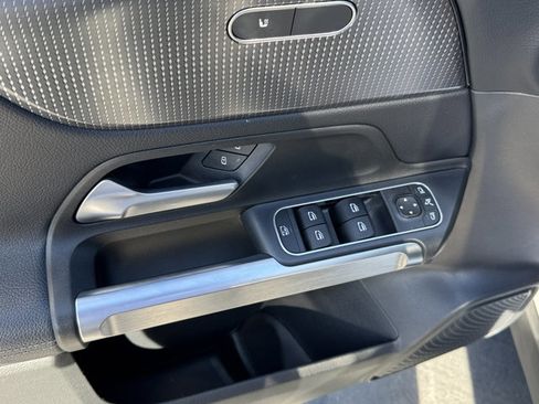 Used 2022 Mercedes-Benz GLB 250 image 18