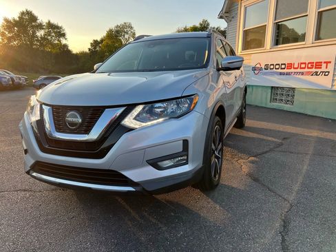 Used 2020 Nissan Rogue SL image 1