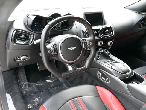Used 2019 Aston Martin V8 Vantage Coupe image 16