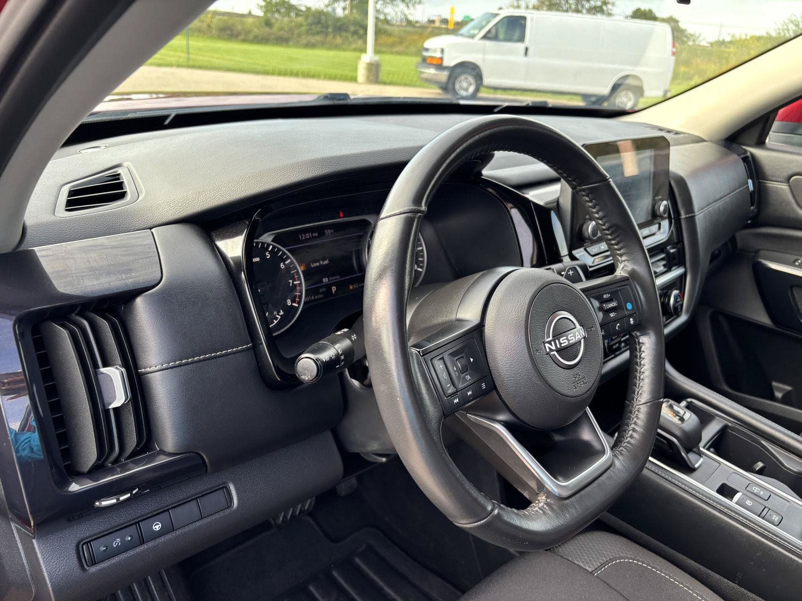 Used 2024 Nissan Pathfinder SV w/ Lighting Package (N92) AWD/4WD image 14
