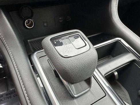 Used 2023 Nissan Pathfinder SL AWD/4WD image 23