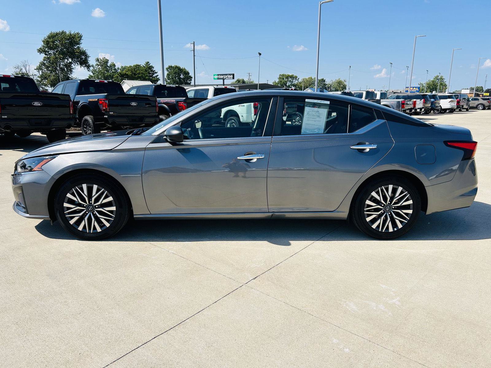 Used 2025 Nissan Altima 2.5 SV FWD image 31