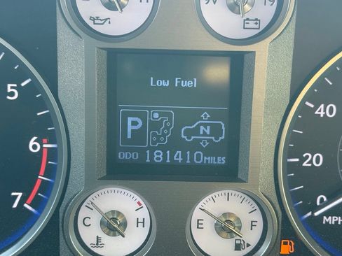 Used 2011 Lexus LX 570 4WD w/ Luxury Pkg image 15