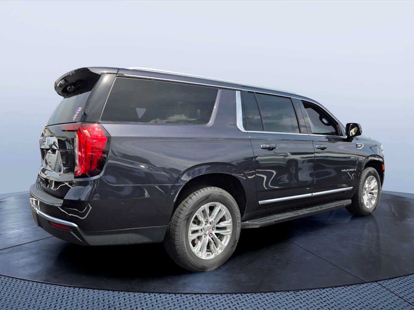 Used 2023 GMC Yukon XL SLT w/ SLT Premium Package AWD/4WD image 6