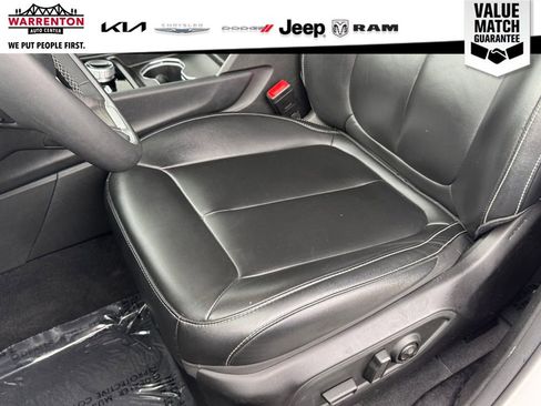 Used 2024 Jeep Grand Cherokee Limited image 16