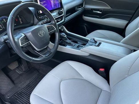 Used 2024 Toyota Grand Highlander XLE image 10