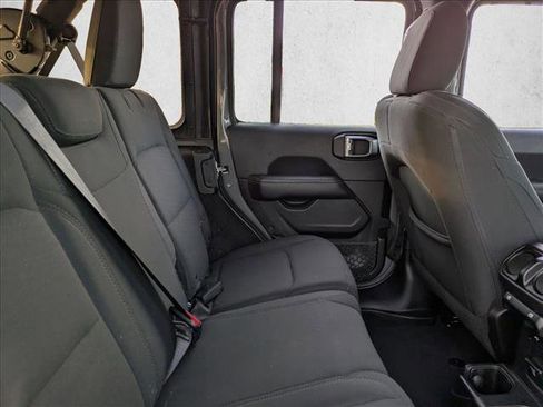 Used 2018 Jeep Wrangler Unlimited Sahara w/ Cold Weather Group image 19