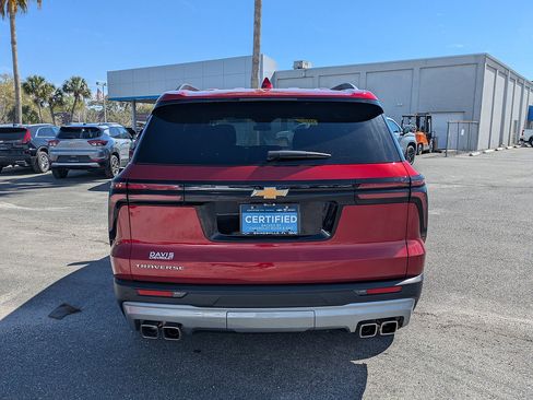 Used 2025 Chevrolet Traverse LT FWD image 6