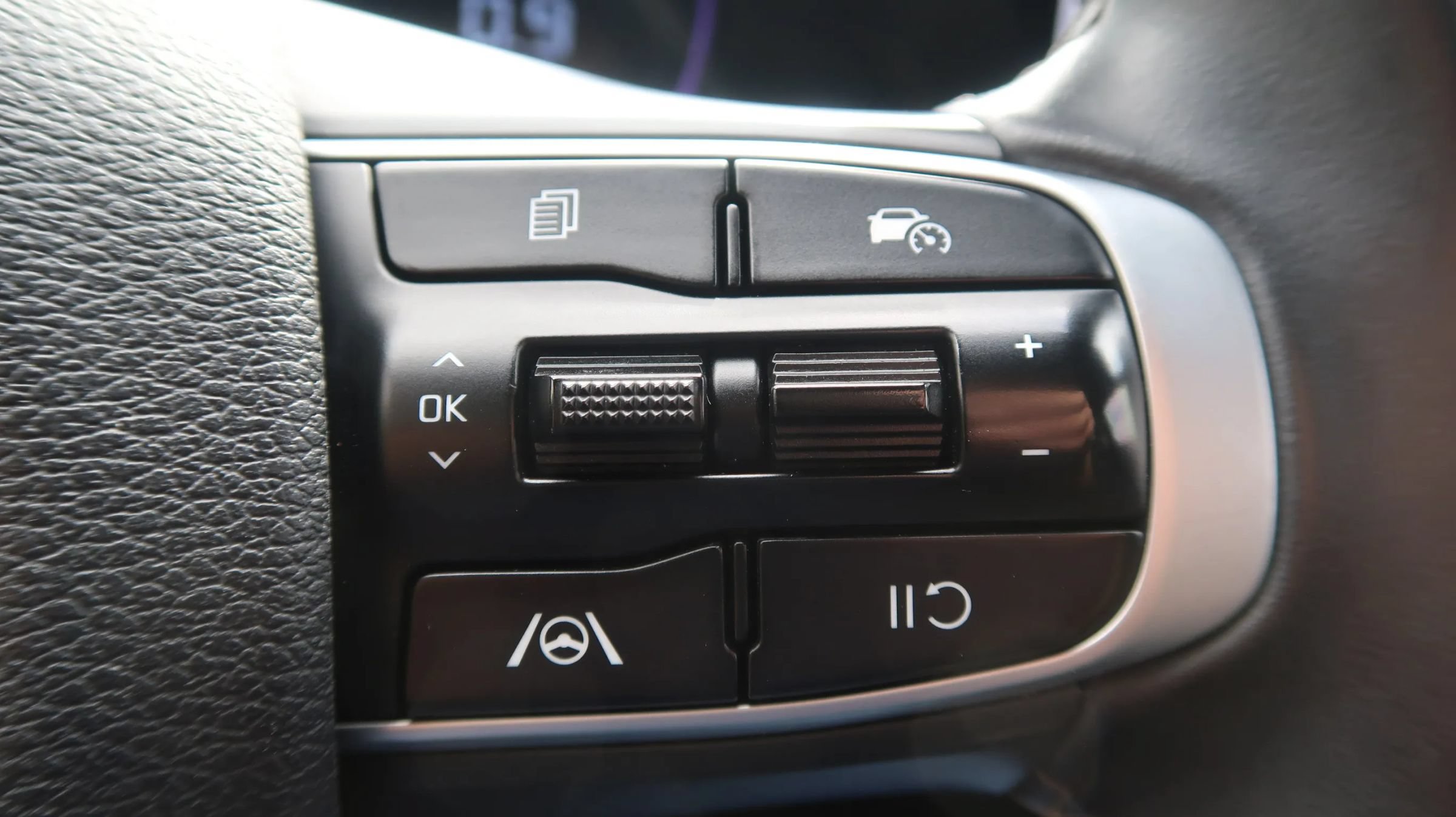 Used 2025 Kia Sportage X-Line w/ Premium Package AWD/4WD image 37