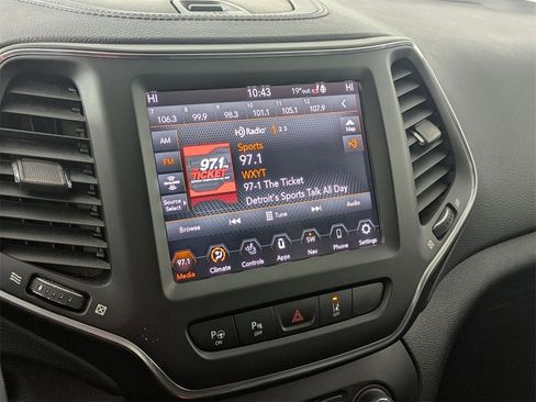 Certified 2023 Jeep Cherokee Altitude Lux image 19