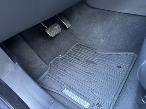 Used 2026 Land Rover Range Rover Velar Dynamic SE image 17