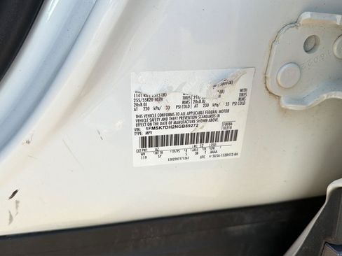 Used 2022 Ford Explorer XLT w/ Equipment Group 202A RWD image 46
