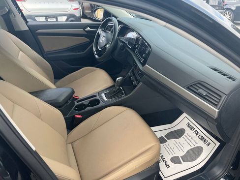 Used 2019 Volkswagen Jetta SE w/ Cold Weather Package FWD image 10