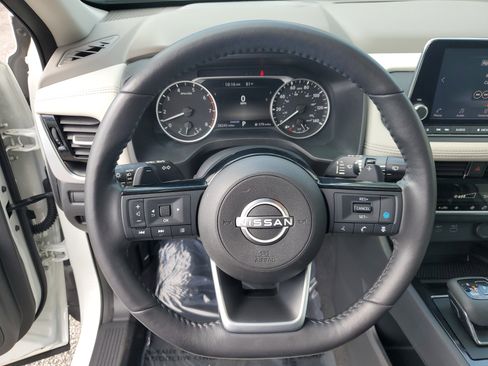 Certified 2022 Nissan Rogue SV w/ SV Premium Package image 19