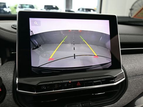 Used 2024 Jeep Compass Latitude image 16