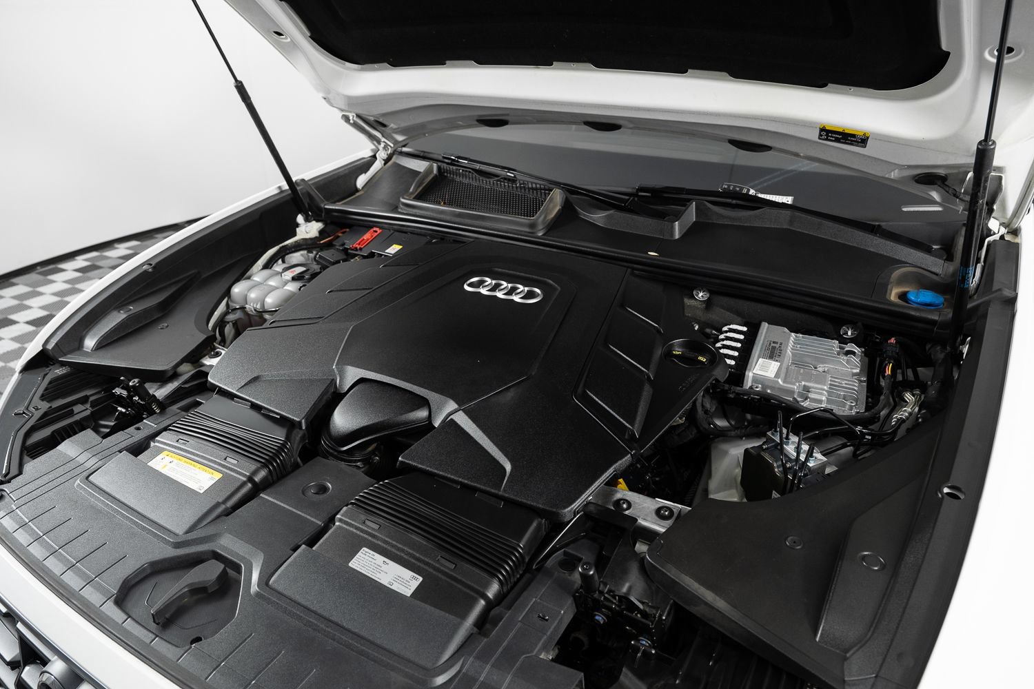 Used 2019 Audi Q8 Premium w/ Convenience Package AWD/4WD image 45