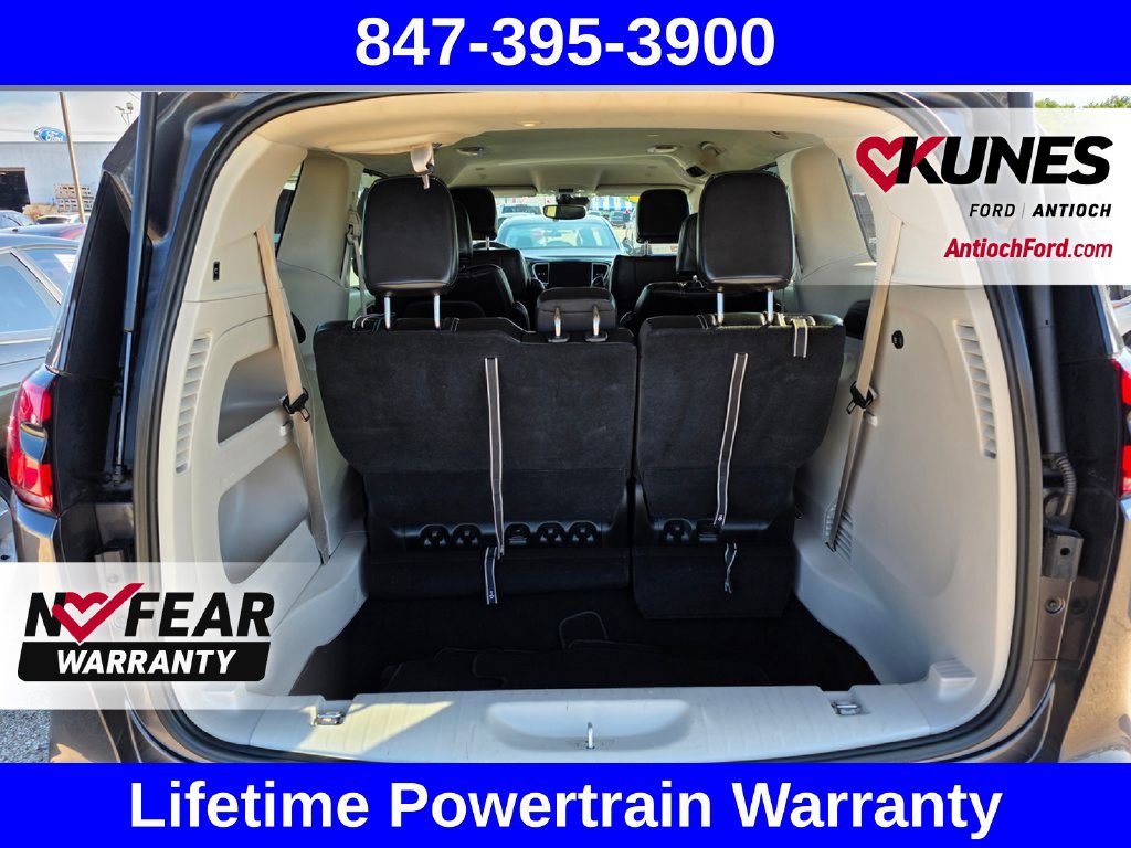 Used 2023 Chrysler Pacifica Touring-L FWD image 29