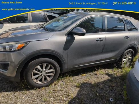 Used 2018 Kia Sorento FWD image 2