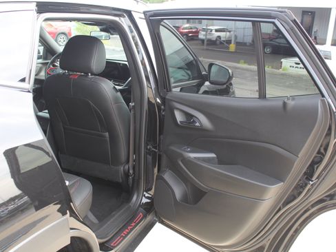 Used 2025 Chevrolet Trax RS FWD image 24