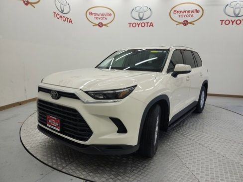 Certified 2024 Toyota Grand Highlander XLE image 2