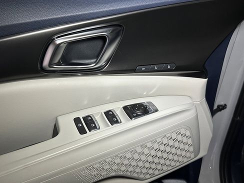 New 2025 Kia Carnival SX image 19