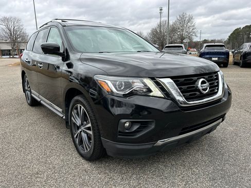 Used 2018 Nissan Pathfinder Platinum image 3