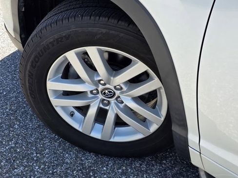 Used 2016 Toyota Highlander LE FWD image 31